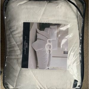 UGG AVERY FULL / QUEEN Plush Sherpa Comforter & Shams Set